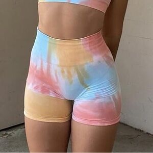 Nwot rapid wear scrunch shorts